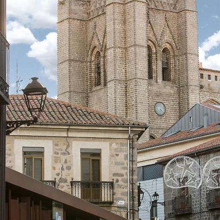 Apartamentos Turisticos Avila La Catedral Bagian luar foto