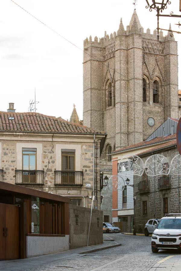 Apartamentos Turisticos Avila La Catedral Bagian luar foto